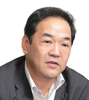 山梨大学名誉教授　西久保浩二